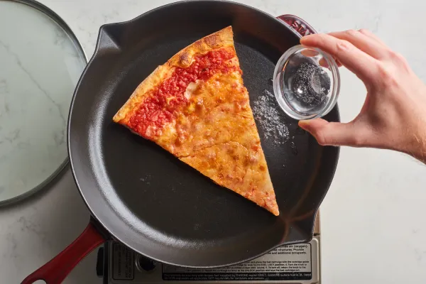 Reheat-Pizza-in-a-skillet
