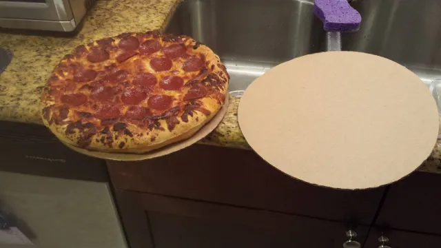 can-you-put-a-pizza-box-in-the-oven