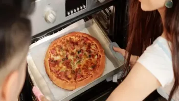 how-to-reheat-pizza-in-oven