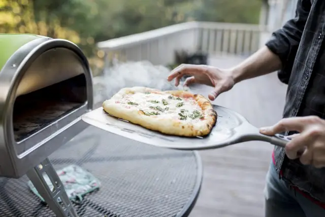 how to use an outdoor pizza oven