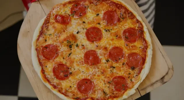 How to make pizza at home
