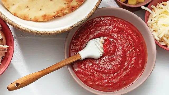 How to make pizza sauce?