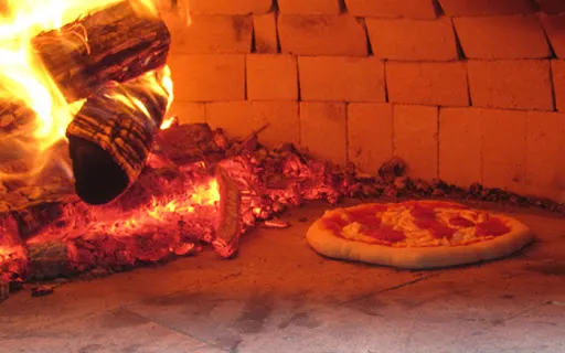 how hot should a pizza oven be